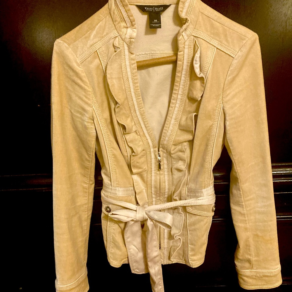 Velour classic jacket, belt ties in back or front. Worn once.